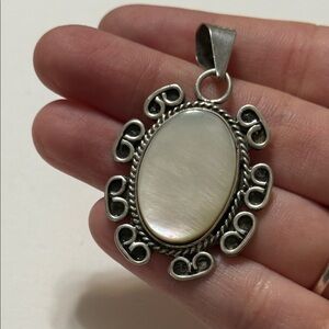 RARE ELEGANT STERLING SILVER 925 MOTHER OF PEARL PENDANT NECKLACE